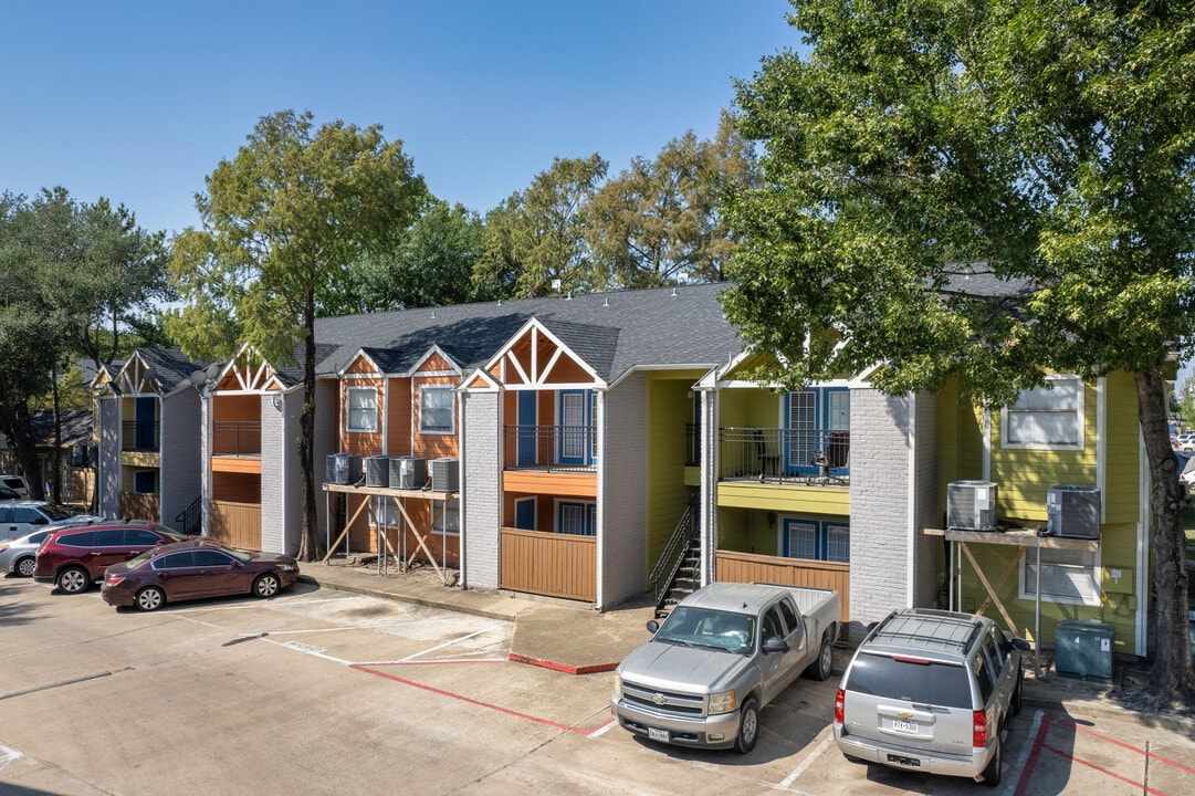 Serena Village Apartments in Houston, TX - Foto de edificio