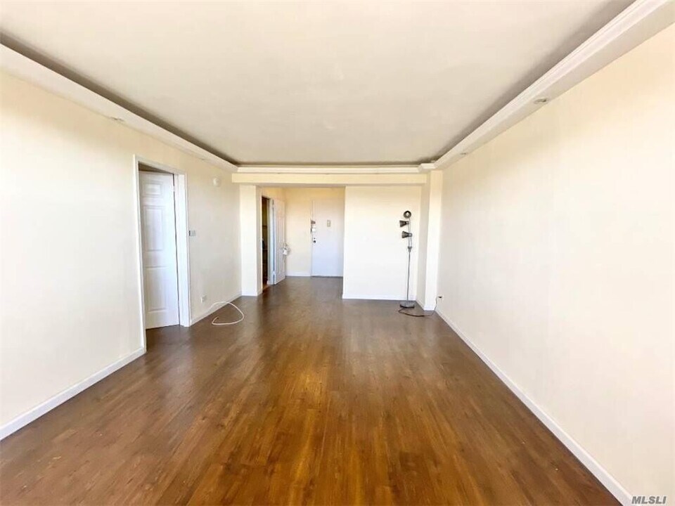 81-11 45th Ave-Unit -9 in Queens, NY - Building Photo