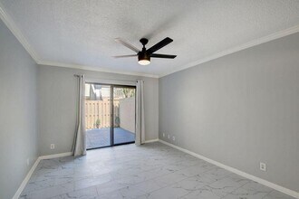 612 Executive Center Dr in West Palm Beach, FL - Building Photo - Building Photo