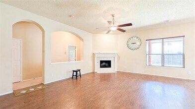 4950 Autumn Hill in Grand Prairie, TX - Building Photo - Building Photo