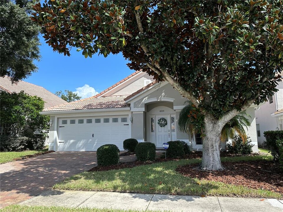 8519 Bay Springs Dr in Orlando, FL - Foto de edificio