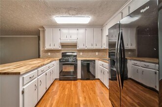 216 Cedar Valley Ct in Canton, GA - Building Photo - Building Photo