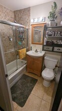 2333 W Plymouth St, Unit #2 in Seattle, WA - Foto de edificio - Building Photo