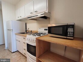 604 S Washington Square in Philadelphia, PA - Building Photo