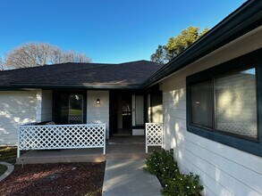 13504 Warrenton Ave in Bakersfield, CA - Building Photo - Building Photo