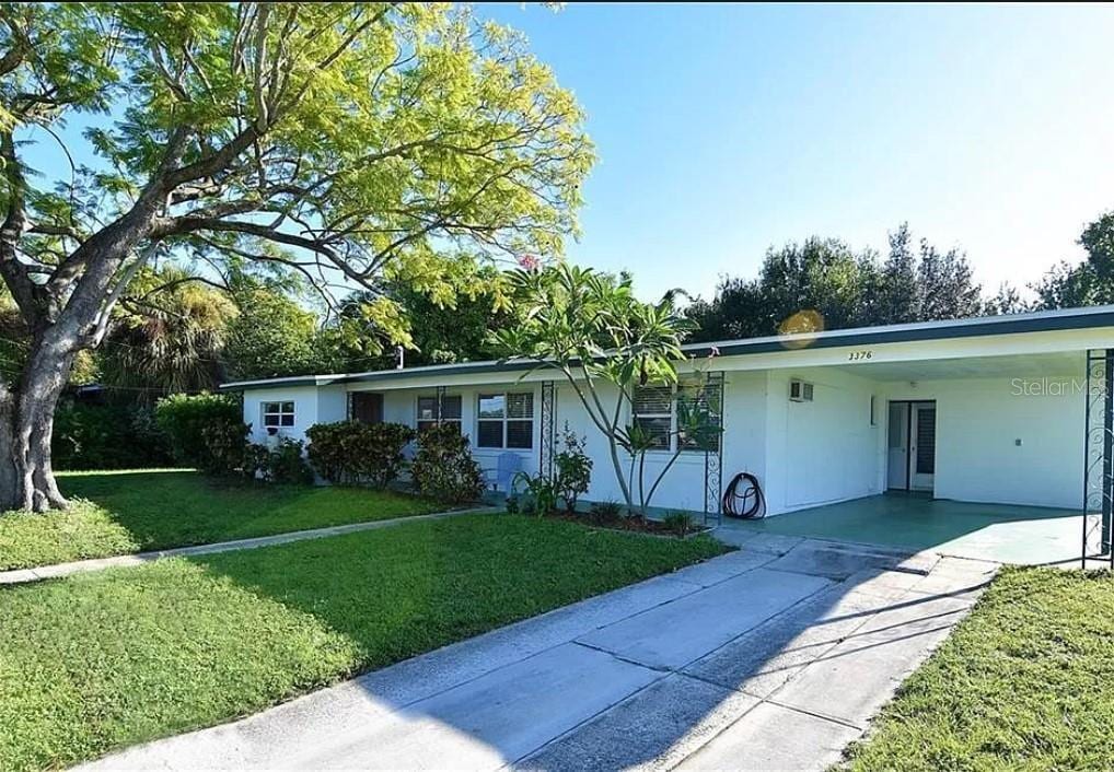 3376 Easy St in Port Charlotte, FL - Building Photo