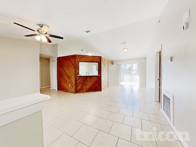 2920 Malcolm Dr in Deltona, FL - Foto de edificio - Building Photo