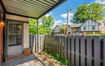 6851 Roswell Rd in Sandy Springs, GA - Building Photo - Building Photo