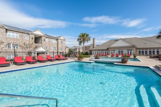 The Grove at Mobile - Student Apartments in Mobile, AL - Foto de edificio - Building Photo