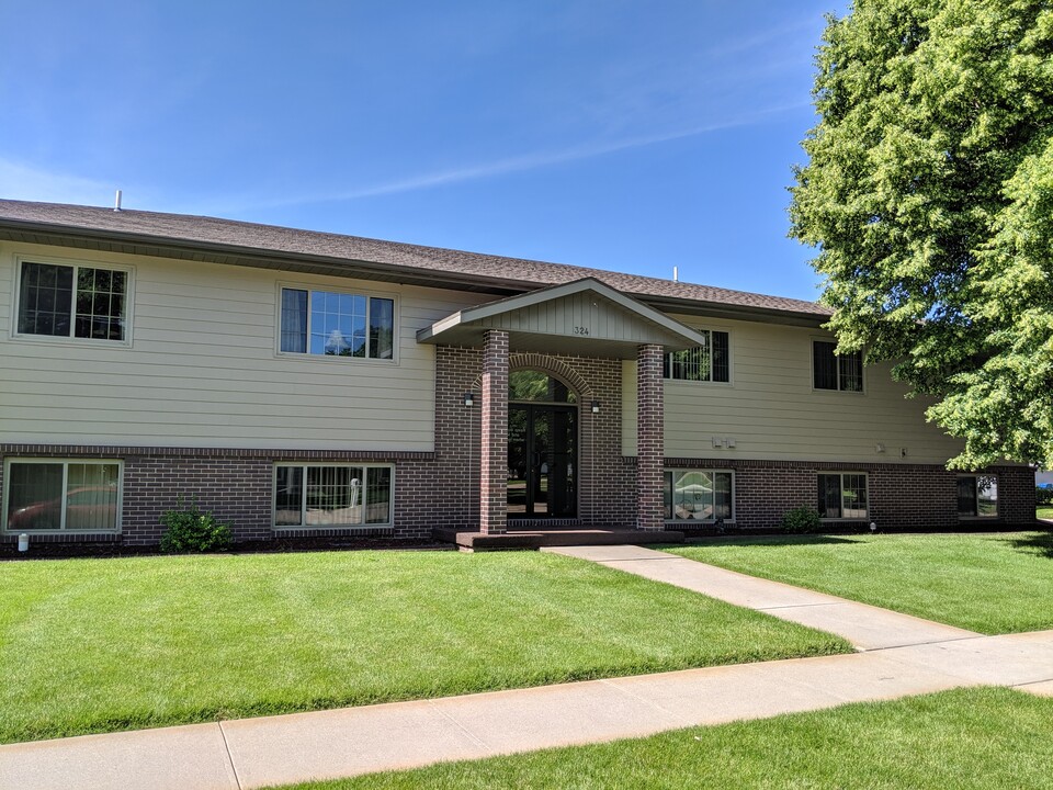 324 W 12th St, Unit #7 in Kearney, NE - Foto de edificio