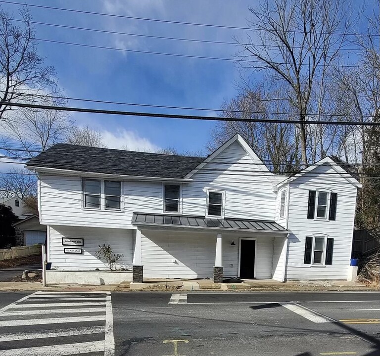 729 Main St in Schwenksville, PA - Foto de edificio