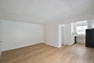 5230 Vesper Ave in Los Angeles, CA - Building Photo - Building Photo