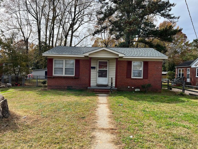 property at 1405 W Divine St