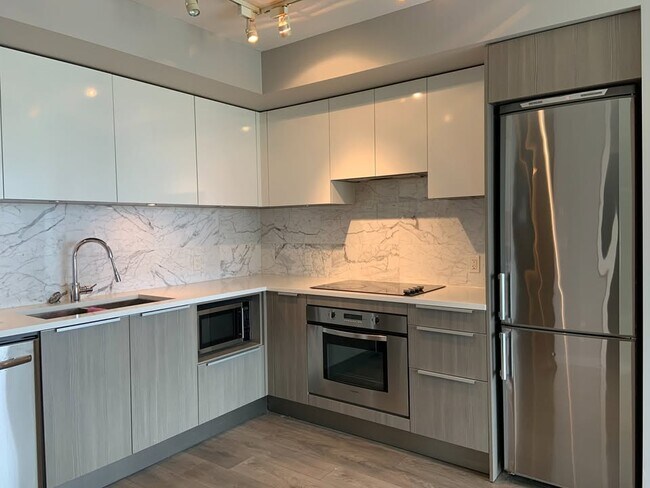 6461 Telford Ave in Burnaby, BC - Building Photo - Building Photo