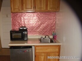 1061 Beacon St in Brookline, MA - Building Photo