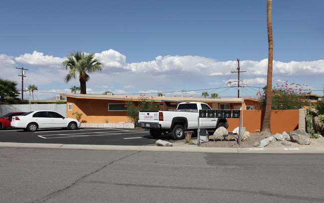 2580 N Junipero Ave in Palm Springs, CA - Building Photo - Building Photo