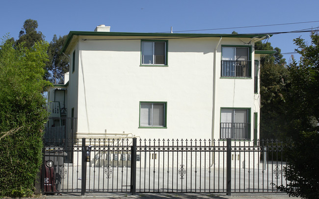 2415 Humboldt Ave in Oakland, CA - Foto de edificio - Building Photo