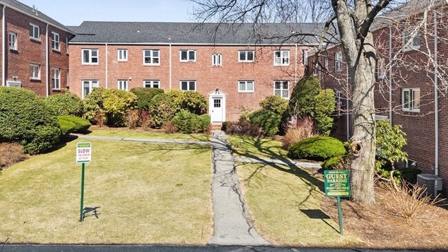130 Boylston St in Newton, MA - Building Photo - Building Photo