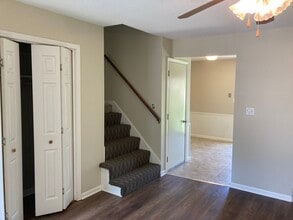 1406 E Willow Dr in Olathe, KS - Building Photo - Building Photo