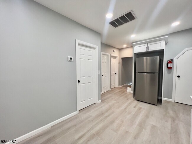 145 Mill St-Unit -2 in Paterson, NJ - Building Photo - Building Photo