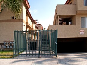 Las Casas Apartments in Anaheim, CA - Building Photo - Building Photo