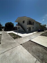828 NW 23rd Ct in Miami, FL - Building Photo - Building Photo
