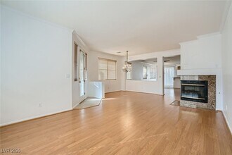 549 Jade Cliffs Ln, Unit Apt 413 in Las Vegas, NV - Building Photo - Building Photo