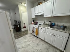 877 Beacon St, Unit 53 in Boston, MA - Building Photo - Building Photo