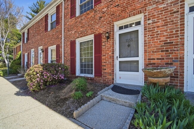 1155 Dickinson St in Springfield, MA - Building Photo - Building Photo