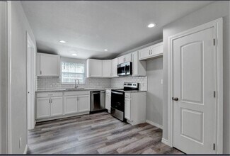 1104 Evans St in Bonham, TX - Building Photo - Building Photo