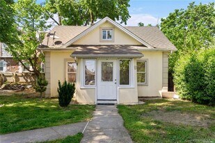 45 Dehnhoff Ave in Freeport, NY - Building Photo