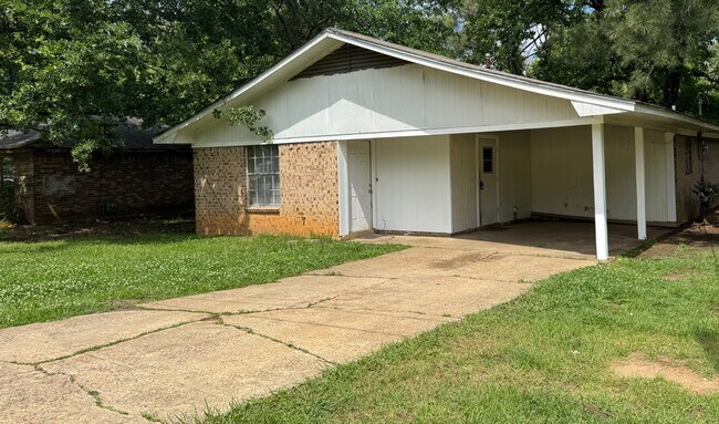 1501 Julius Erving St in Jonesboro, LA - Building Photo - Building Photo