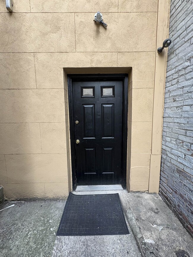518 Adams St