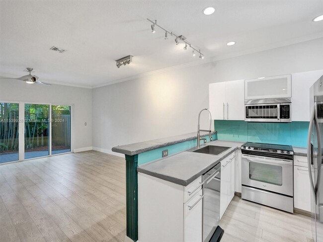 835 NE 19th Ave in Fort Lauderdale, FL - Foto de edificio - Building Photo