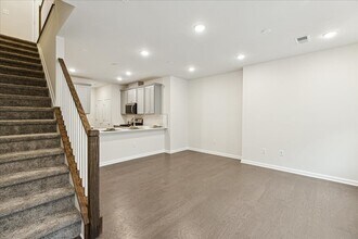 614 Parker Blvd in West Windsor, NJ - Foto de edificio - Building Photo