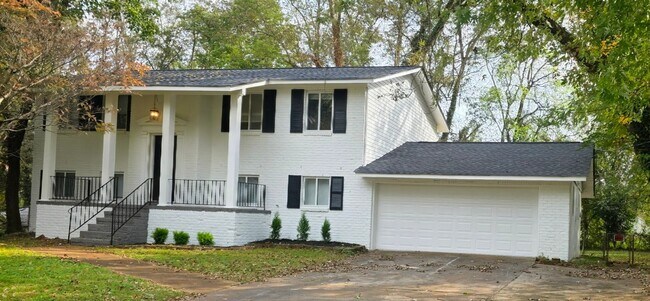 property at 3526 Cindy St NW