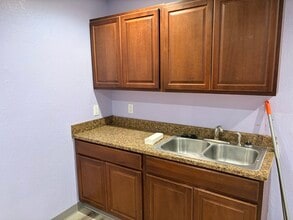 515 W Bridge St in Granbury, TX - Building Photo - Building Photo