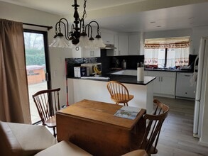 4529 Emerald Ave, Unit Room 1 in La Verne, CA - Foto de edificio - Building Photo