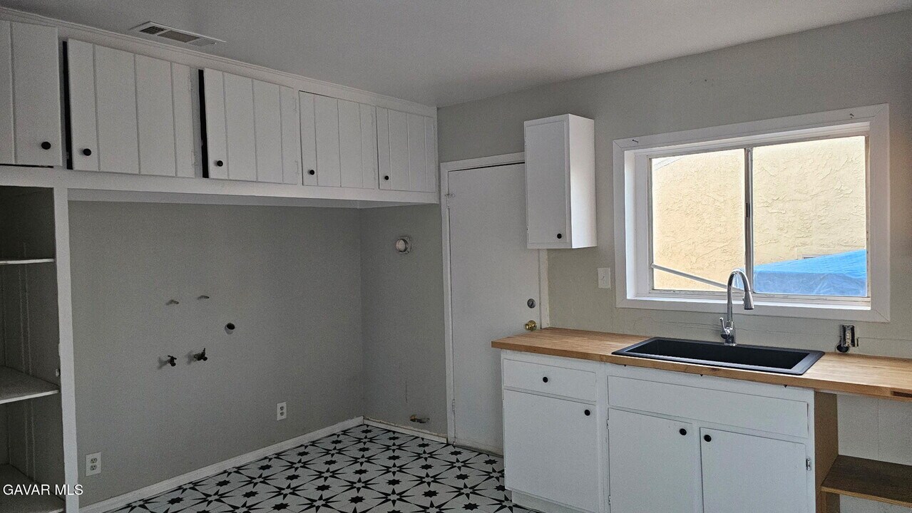 10149 E Ave Q12 in Littlerock, CA - Building Photo