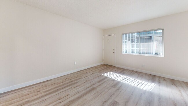 14800 Chadron Ave in Gardena, CA - Building Photo - Interior Photo