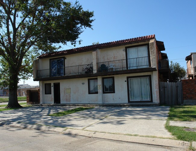 3501 Martinique Ave in Kenner, LA - Foto de edificio - Building Photo