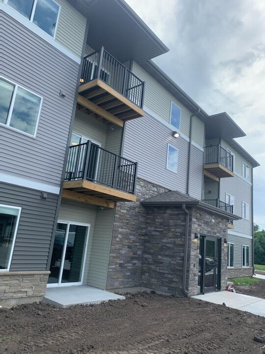 Creekside Apartments in York, NE - Foto de edificio