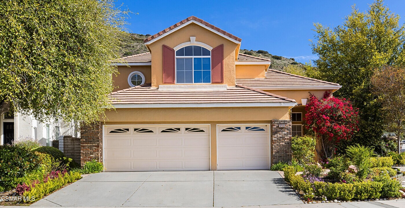 6285 Deerhill Rd in Oak Park, CA - Building Photo