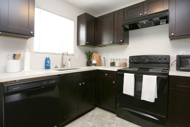 Dwell at Hollywood in Atlanta, GA - Building Photo - Interior Photo