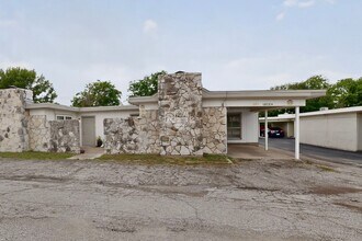 6808 Trail Lake Dr in Fort Worth, TX - Building Photo - Building Photo