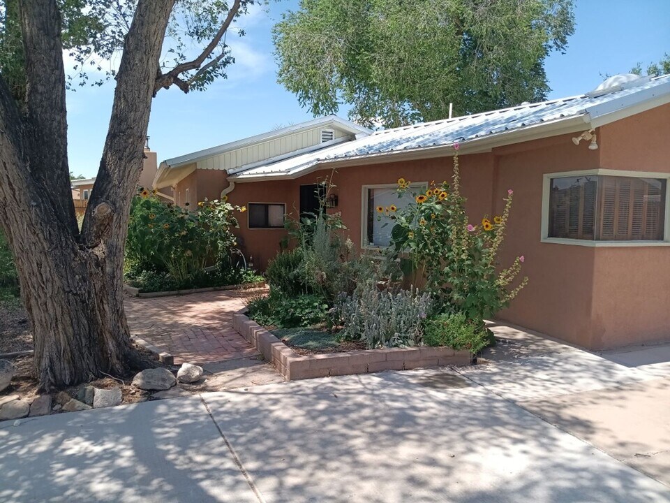 1215 Cordova Ave NW in Albuquerque, NM - Building Photo