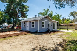 1041 S Orange St in Escondido, CA - Building Photo - Building Photo