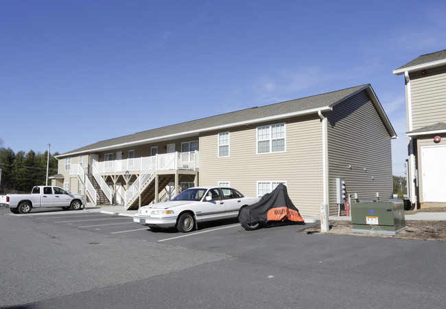 Creekside at Weaverville in Weaverville, NC - Building Photo - Building Photo