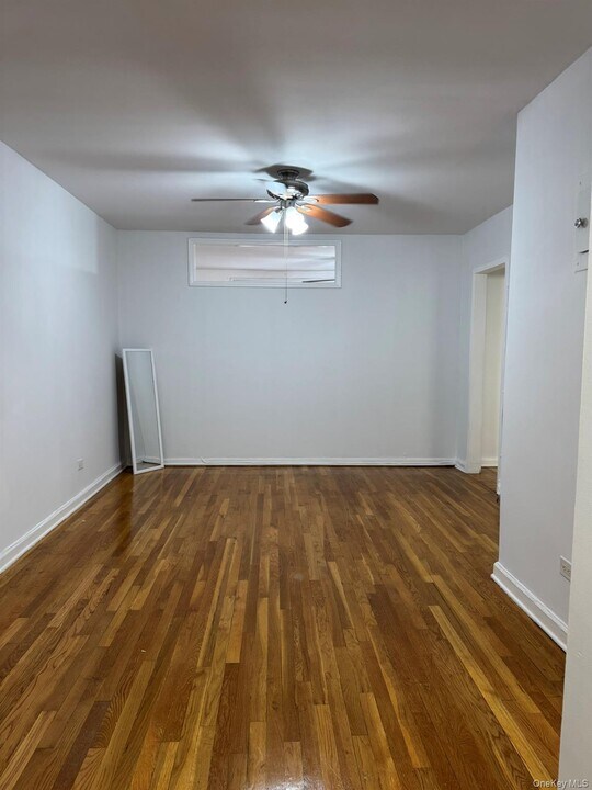63 63rd Ave in New York, NY - Building Photo