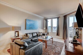 230 E Flamingo Rd in Las Vegas, NV - Building Photo - Building Photo